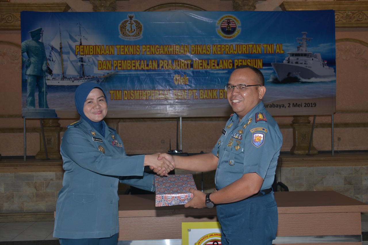 Prajurit TNI AL Terima Pembinaan Teknis Pengakhiran Dinas Keprajuritan Dan Pembekalan Menjelang Pensiun