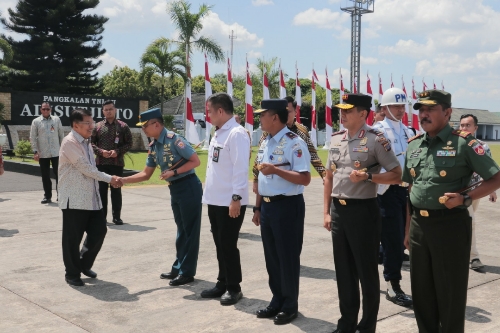 040519 Danlanal Jogyakarta Menyambut Kedatangan Wakil Presiden RI -1