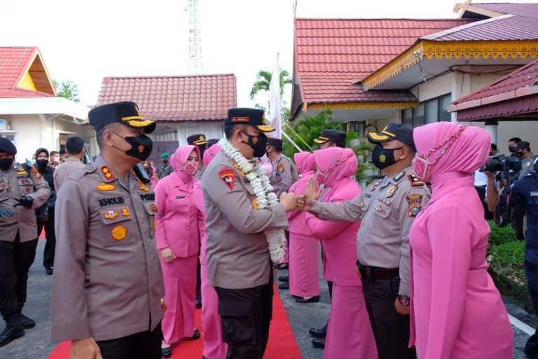 Kunjungan Kerja di Dumai, Kapolda Riau Mengajak Bersama Sukeskan Percepatan Vaksinasi, Demi Keselamatan Masyarakat