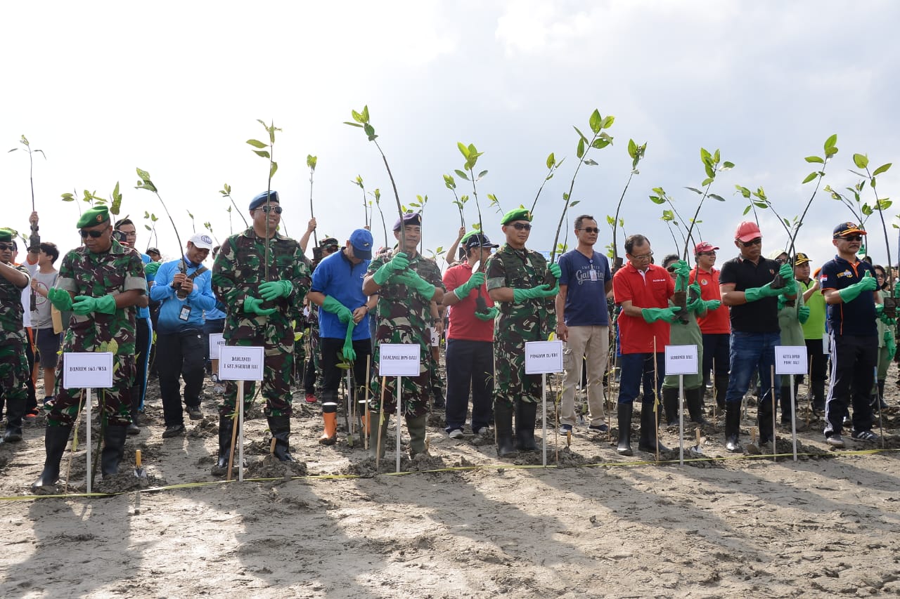 071019 Pangkalan TNI AL Denpasar Bali Gelar Penanaman 5.000 Bibit -3