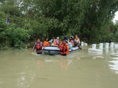 Warga Terjebak Banjir, Petugas Gabungan Polres Grobogan dan BPBD Lakukan Evakuasi