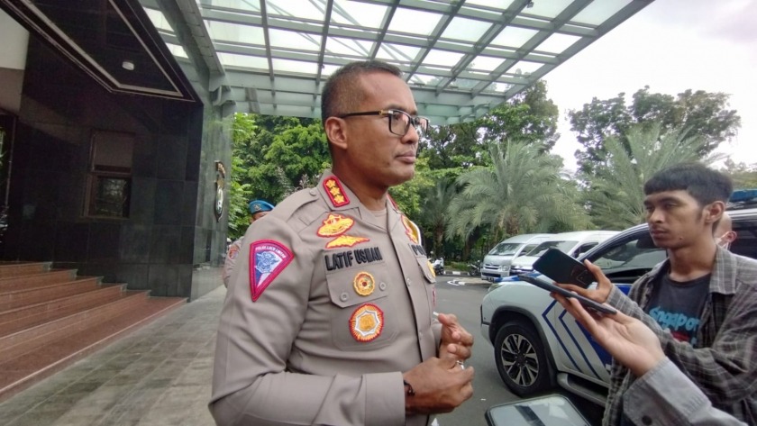 Polda Metro Jaya Lakukan Pengaturan Jam Masuk Kerja, Diharapkan Dapat Kurangi Kemacetan.