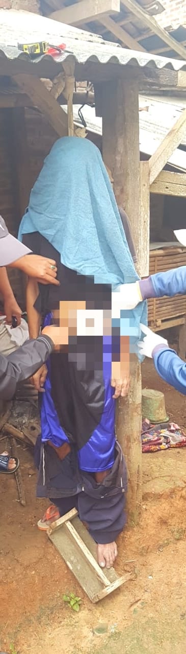 Polsek Gedong Tataan Polres Pesawaran Datangi TKP Gantung Diri Warga Negri Katon