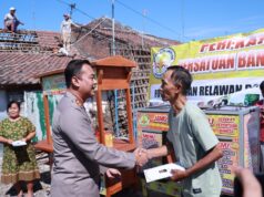 Kolaborasi Polres Kediri Bersama OBJI Salurkan Bantuan Gerobak Dagang Untuk UMKM