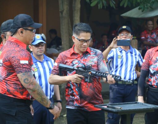 Hari Bhayangkara ke 77 Wakapolda Jatim Membuka Lomba Menembak Kapolda Cup 2023