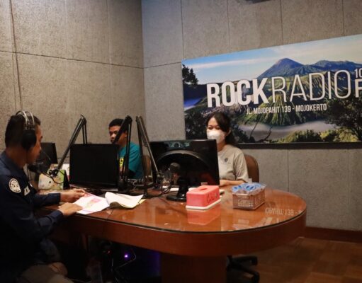 Gandeng Rock Radio 107.7 FM, Kasi Humas Polresta Mojokerto Sosialisasi Lomba Konten Kreatif Hari Bhayangkara Ke 77 Tahun 2023