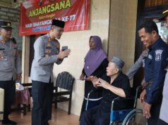 Kapolres Pamekasan Berikan Bantuan Kunjungi Purna Polri yang Sakit Menahun