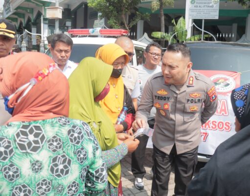 Polres Kediri Kota Bersama RSTN Gelar Pengobatan Gratis di Lereng Gunung Wilis