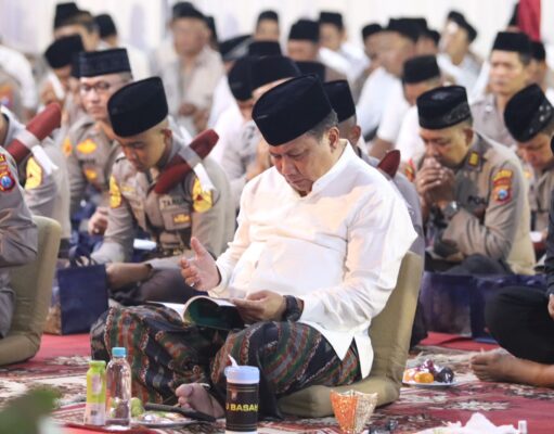 Jelang Hari Bhayangkara ke-77, Kapolda Jatim Bersama Ribuan Jamaah Khidmat Ikuti Majelis Sholawat di Malang