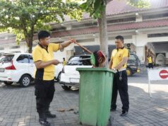 Peduli Lingkungan, Polres Pelabuhan Tanjungperak Bersihkan Kawasan Wisata Religi Sunan Ampel