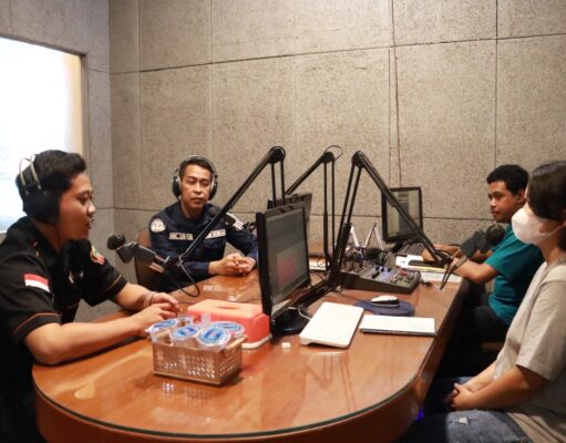 Jumat Curhat, Kasi Humas Polresta Mojokerto On Air Di Radio Bersama Mahasiswa