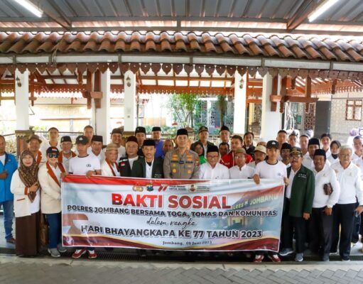 Sambut Hari Bhayangkara Polres Jombang Gelar Bakti Sosial di Kompleks Makam Gus Dur