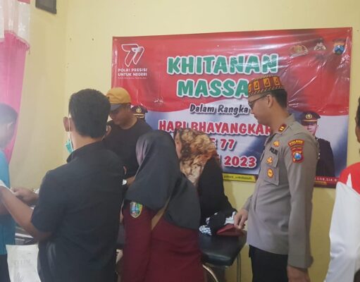 Sambut HUT Bhayangkara Ke-77 Polres Sampang Gelar Khitanan Massal