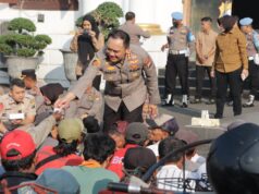 Menjalin Kebersamaan, Polrestabes Surabaya Sarapan Bareng 600 Abang Becak