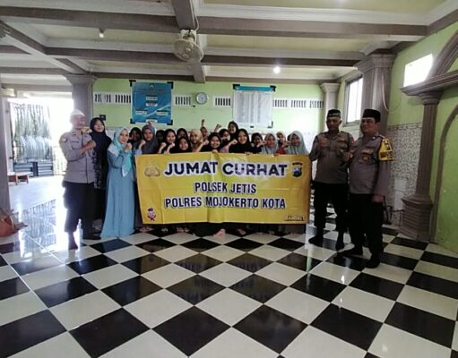 Waspadai Radikalisme Sejak Dini, Polisi Mojokerto Edukasi Santriwati di Pesantren