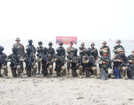 Dansat Brimob Polda Metro Jaya Pimpin Upacara Penutupan Latihan Peningkatan Kemampuan