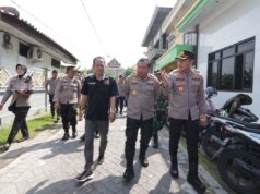 Jumat Curhat, Kapolda Jatim Blusukan ke Rumah Warga Gresik