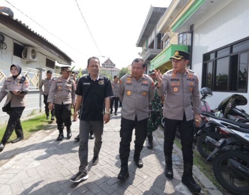 Jumat Curhat, Kapolda Jatim Blusukan ke Rumah Warga Gresik