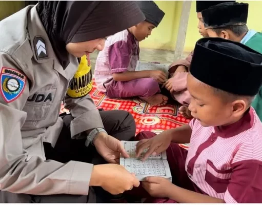 Sentuhan Hati Briptu Mahmuda di Desa Penyamun