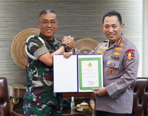 Kapolri Jadi Warga Kehormatan Korps POMAD: Semoga Memperkokoh Sinergitas TNI-Polri