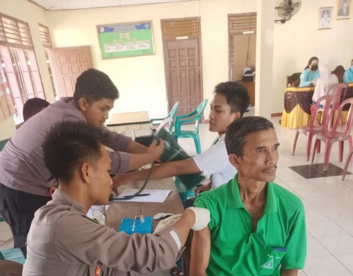 Sambut Hari Bhayangkara ke-77, Polres Tulang Bawang Barat Gelar Baksos Pengobatan Gratis Hingga Vaksin.