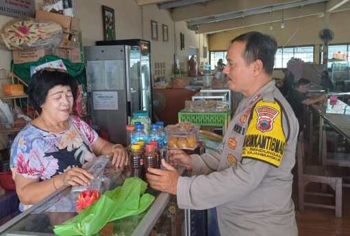 Bhabinkamtibmas Polsek Gajahmungkur Sambangi Pura Agung Girinatha Kota Semarang