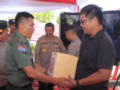 Sambut Hari Bhayangkara ke 77, Kapolda Sumbar Serahkan Bantuan Secara Simbolis kepada Perwakilan Wartawan