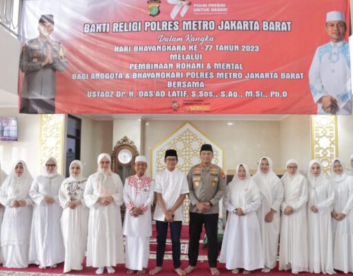 Sambut Hari Bhayangkara Ke-77, Polres Jakbar Adakan Kegiatan Bakti Religi