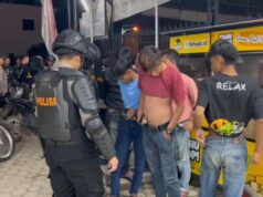 Tim Patroli Perintis Polres Pringsewu Menertibkan Kelompok Pemuda yang Nongkrong Hingga Larut Malam