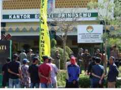 Polres Pringsewu Amankan Aksi Unjuk Rasa Komunitas Masyarakat Perangi Korupsi (Kompa@k)