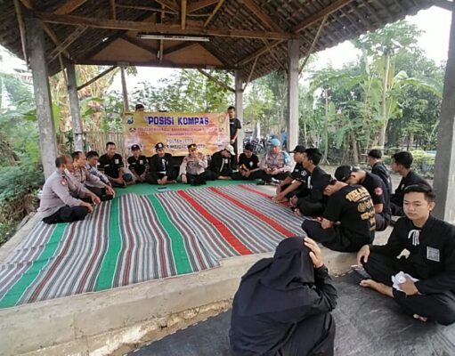 Inovatif, Polisi Mojokerto Gelar “Posisi Kompas” Bersama PSHT