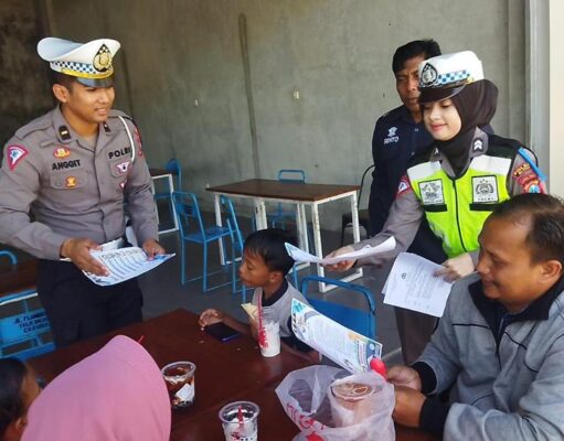 Operasi Patuh Semeru 2023, Polres Blitar Berikan Edukasi Lalu Lintas Kepada Masyarakat