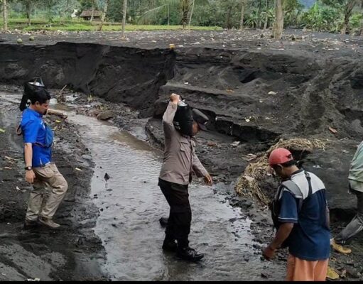 Polres Malang Distribusikan Bantuan Untuk Warga Terdampak Banjir Lahar Dingin
