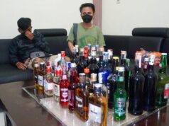 Personel Gabungan Polres Jombang Gelar Razia Miras di Bulan Suro Puluhan Botol Berhasil Diamankan
