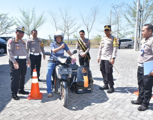 Polisi Fasilitasi Pembuatan SIM D Bagi Penyandang Disabilitas di Situbondo