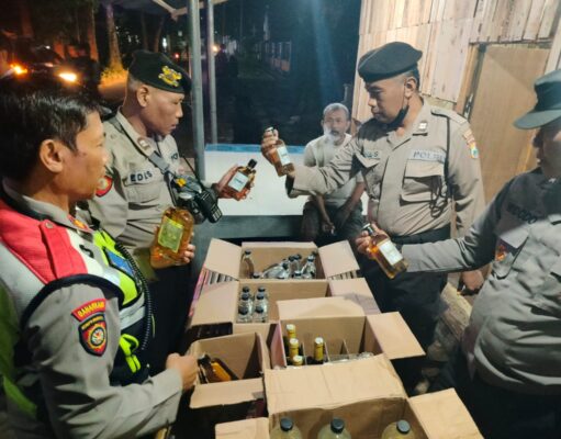Operasi Pekat Polres Kediri Kota bersama Petugas Gabungan Amankan Ratusan Botol Miras