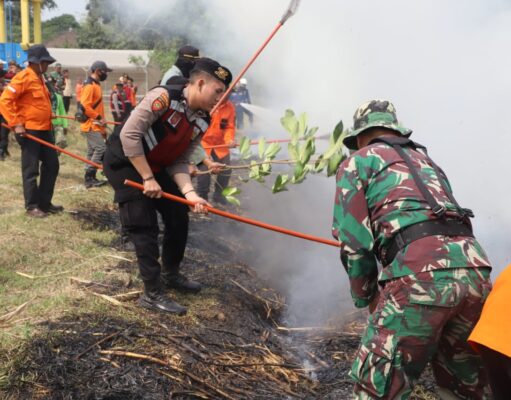 Antisipasi Karhutla, Polres Mojokerto Bersama Forkopimda Mojokerto Siagakan Personel Gabungan