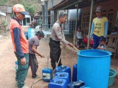 Polisi RW dan BPBD Situbondo Kembali Salurkan Puluhan Ribu Liter Air Bersih di Dusun Bendusa