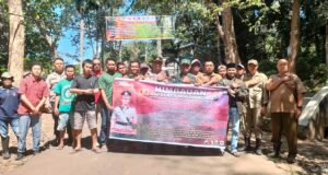 Polisi Bersama TNI dan Warga Kompak Cegah Karhutla di Bondowoso