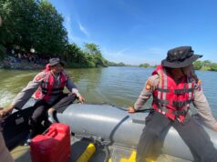 Polres Lamongan Bersama Tim SAR Gabungan Berhasil Evakuasi 3 Korban Perahu Tenggelam di Bengawan Solo