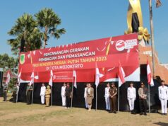 Peringati Hari Kemerdekaan ke-78, Forkopimda Kota Mojokerto Bagikan 7.800 bendera