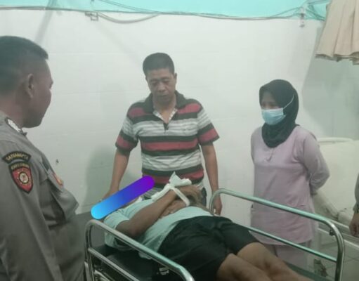 Kondisi Tergeletak, Polres Tanggamus Evakuasi Penjaga Kantor PDAM ke Rumah Sakit