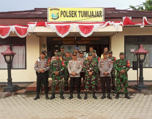 Hari Bhayangkara Ke-77, Koramil 412- 05 TBU Beri Kejutan Kepada Polsek Tumijajar