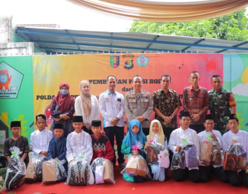 Polda Lampung Bagikan 50 Kursi Roda Kepada Anak Panti Penyandang Disabilitas