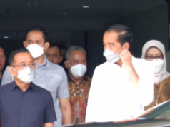 Jokowi Jenguk Cak Nun di RSUP Dr Sardjito Yogyakarta