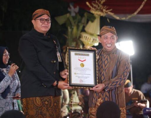 Pagelaran Wayang Kulit Lakon ‘Wahyu Cakraningrat’ Raih Rekor Muri