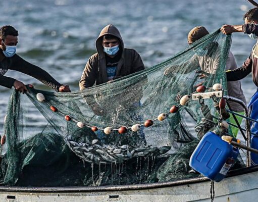 Masyarakat diminta Waspadai Potensi Gelombang Capai Dua Meter