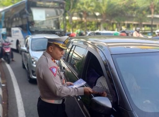 Ops Patuh Jaya Hari Ke 2, Satlantas Polres Jakbar Beri 220 Teguran Kepada Pengendara