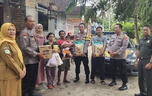 Lala, Balita Yang Sakit Jantung Dikunjungi Polsek Pasir Sakti