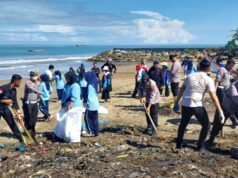 Peduli Terhadap Lingkungan, Polresta Padang Gelar Giat Bersih-Bersih